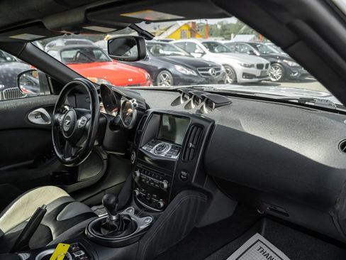 Used 2010 Nissan 370Z Touring w/ Sport Pkg RWD image 14