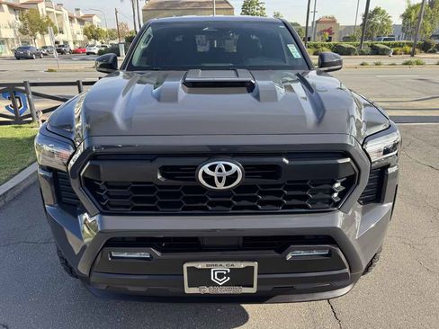 Used 2025 Toyota Tacoma TRD Sport image 11