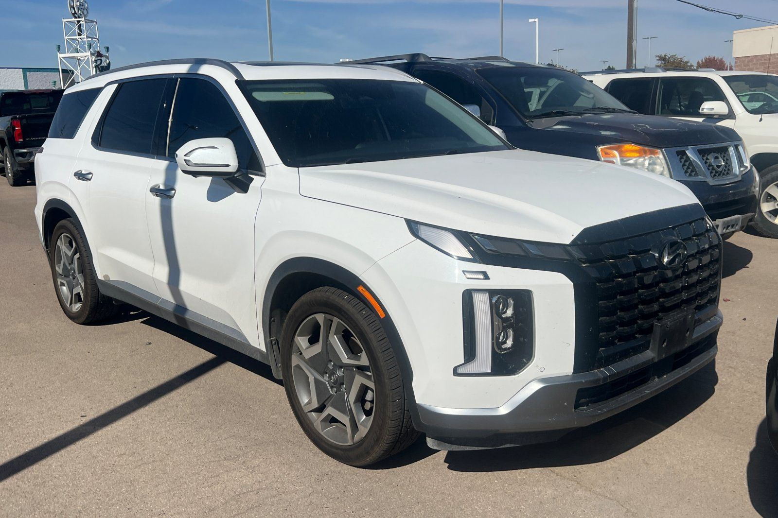 Used 2023 Hyundai Palisade Limited w/ Cargo Package AWD/4WD image 2