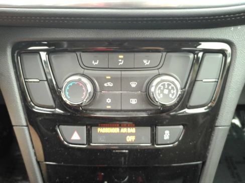 Used 2021 Buick Encore Preferred FWD image 40