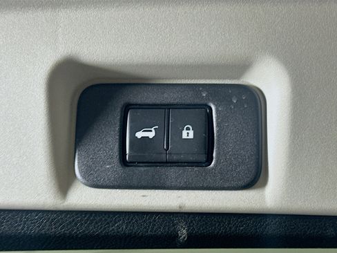 Used 2024 Nissan Ariya AWD image 29