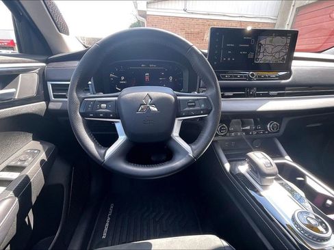 Used 2025 Mitsubishi Outlander SE AWD/4WD image 5
