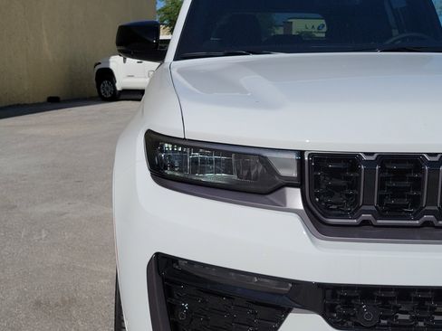 New 2026 Jeep Grand Cherokee Limited Reserve AWD/4WD image 7