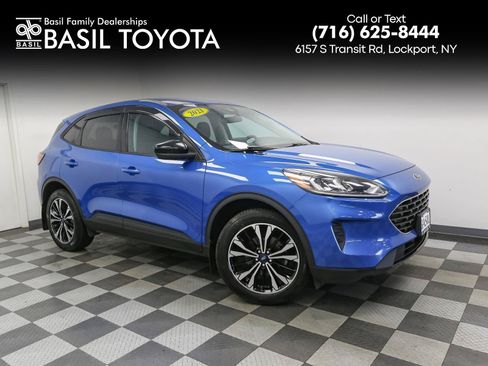 Used 2021 Ford Escape SE w/ SE Sport Appearance Package AWD/4WD image 1