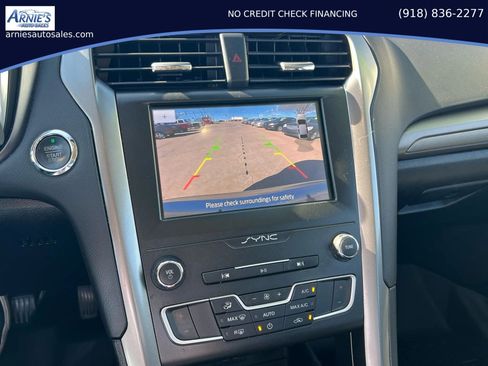 Used 2020 Ford Fusion SE FWD image 12