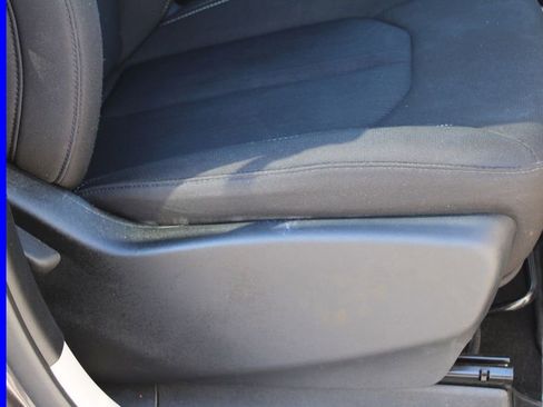 Used 2023 Chrysler Voyager LX image 21