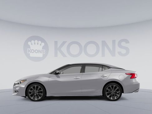 Used 2017 Nissan Maxima SR w/ Midnight Edition FWD image 2