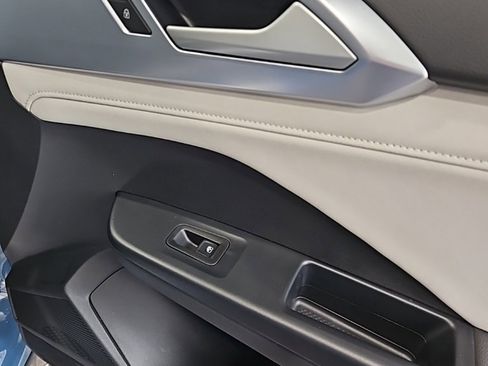 New 2026 Volkswagen Taos SE image 12