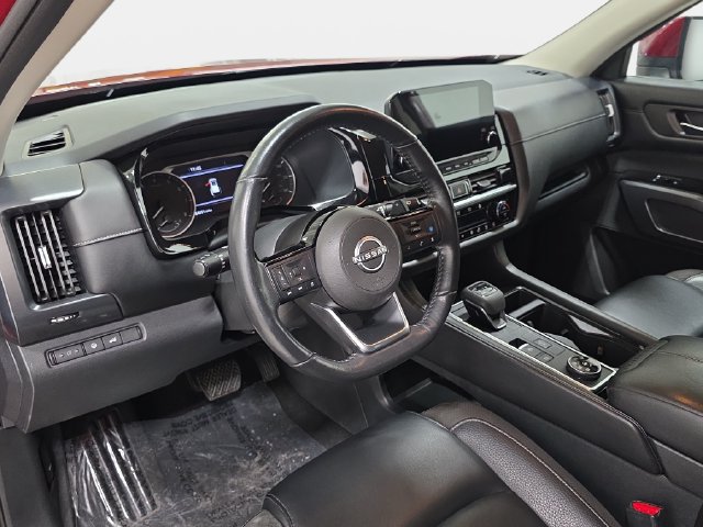 Used 2023 Nissan Pathfinder SL AWD/4WD image 16