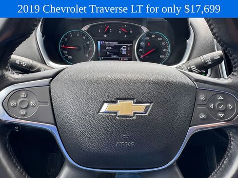 Used 2019 Chevrolet Traverse LT FWD image 23