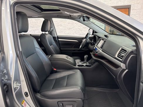 Used 2018 Toyota Highlander XLE image 53