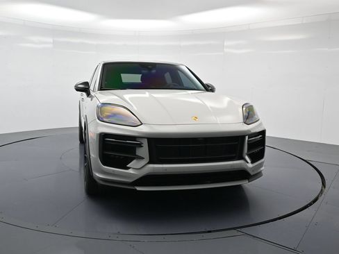 Certified 2025 Porsche Cayenne Turbo GT AWD/4WD image 30