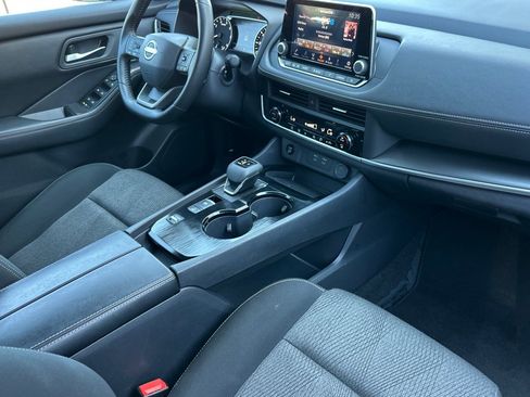 Used 2025 Nissan Rogue SV FWD image 18