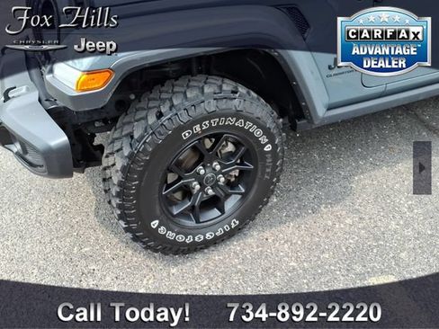 Used 2025 Jeep Gladiator Sport AWD/4WD image 5