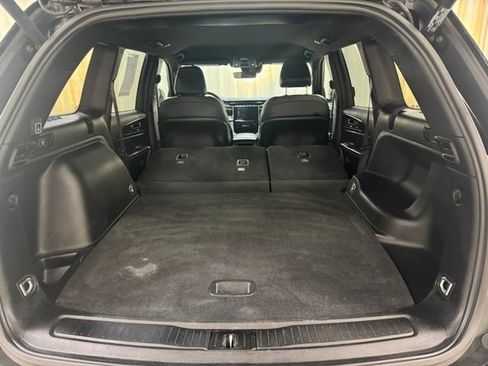 Used 2025 Jeep Grand Cherokee Altitude AWD/4WD image 32