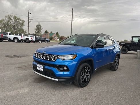 Used 2025 Jeep Compass Limited AWD/4WD image 3