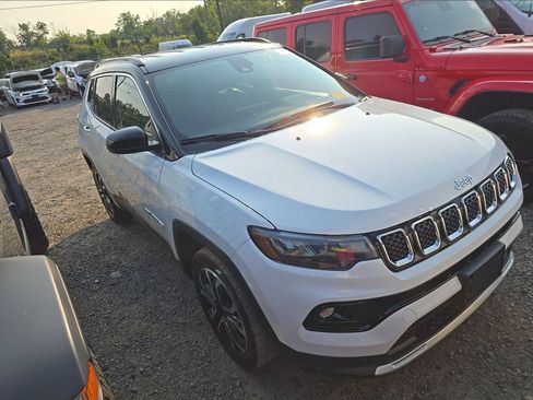 Used 2023 Jeep Compass Limited AWD/4WD image 2