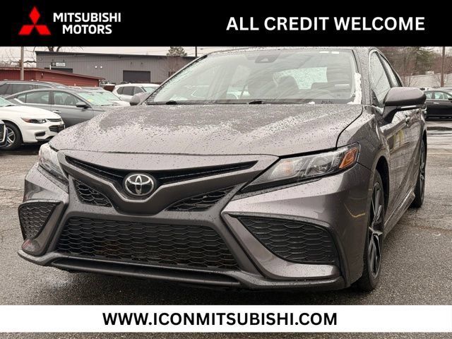 Used 2023 Toyota Camry SE FWD image 1