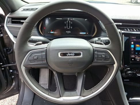 New 2025 Jeep Grand Cherokee L Altitude image 14