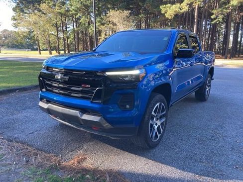 Used 2023 Chevrolet Colorado Z71 w/ Z71 Convenience Package 2 image 7