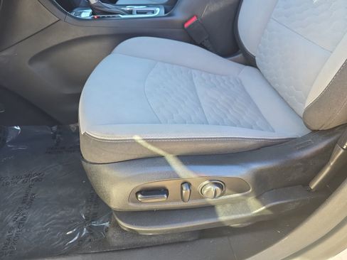 Used 2020 Chevrolet Equinox LS w/ LS Convenience Package image 27