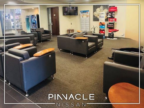 Used 2025 Nissan Murano SV image 34