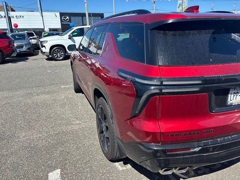 Used 2024 Chevrolet Traverse RS AWD/4WD image 2