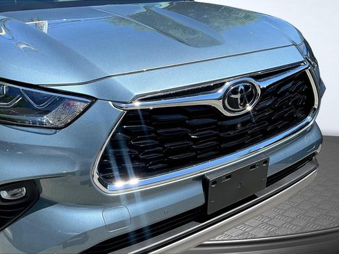 Used 2022 Toyota Highlander Platinum AWD/4WD image 35