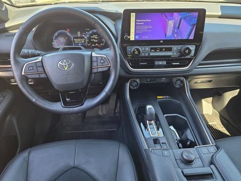 Certified 2025 Toyota Grand Highlander AWD Hybrid image 18