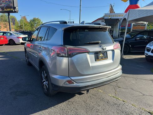 Used 2018 Toyota RAV4 LE image 3