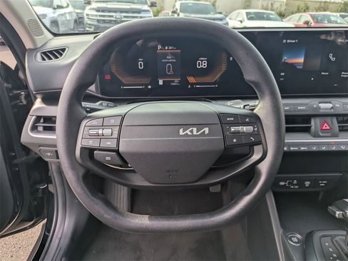 Used 2025 Kia K4 LXS image 18