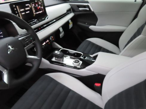 New 2026 Mitsubishi Outlander SE FWD image 20