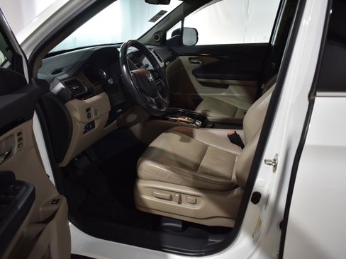 Used 2020 Honda Pilot Touring image 12
