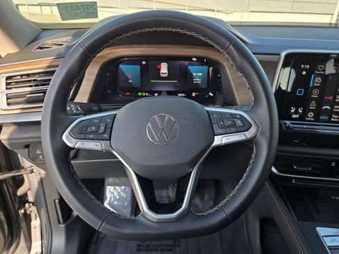 Used 2025 Volkswagen Atlas SE image 14