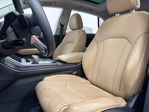 Used 2024 Audi Q8 Prestige image 5