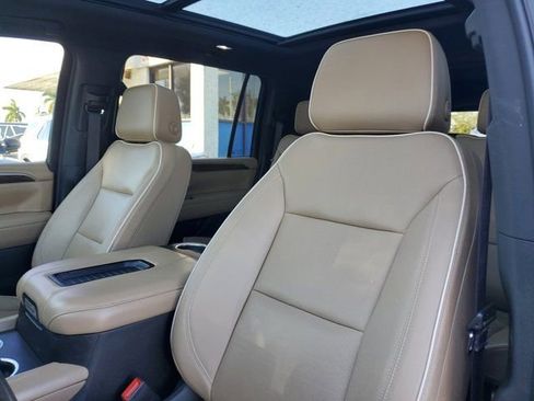 Used 2023 Chevrolet Suburban Premier image 22