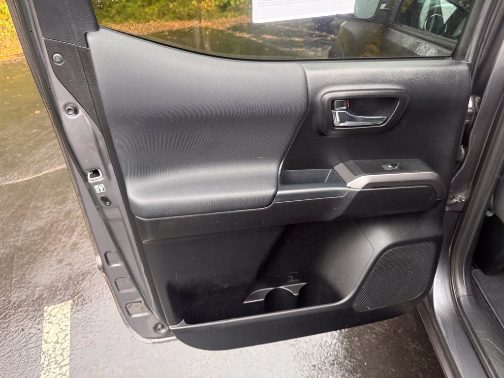 Used 2019 Toyota Tacoma TRD Off-Road AWD/4WD image 15