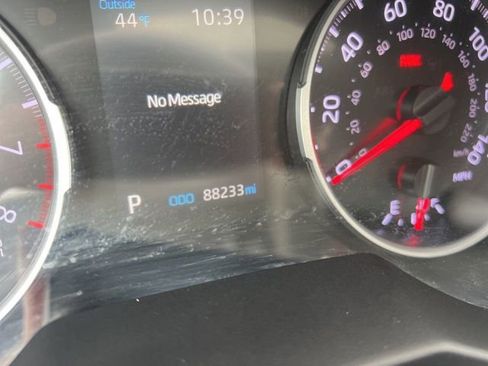 Used 2021 Toyota RAV4 XLE Premium image 10