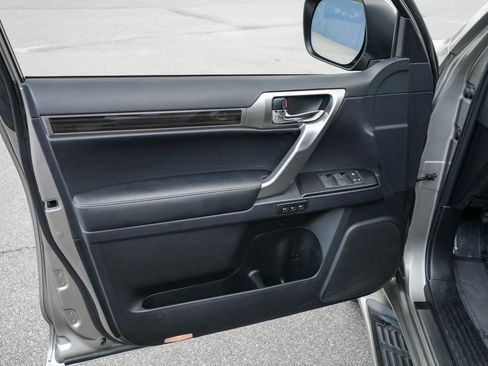 Used 2023 Lexus GX 460 Premium image 16