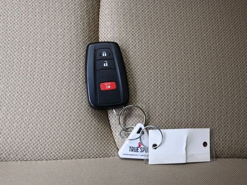 Used 2019 Toyota Prius LE image 28