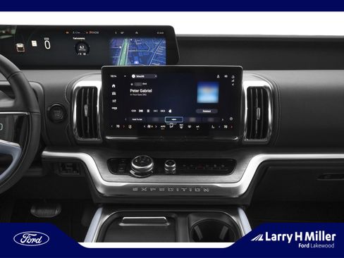 New 2025 Ford Expedition Platinum w/ Stealth Performance Package image 7