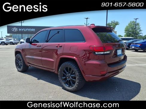 Used 2020 Jeep Grand Cherokee Altitude RWD image 3