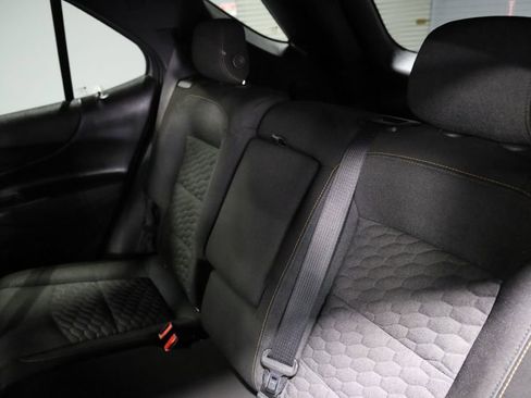 Used 2018 Chevrolet Equinox LT image 18