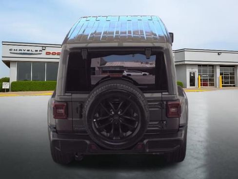 Used 2025 Jeep Wrangler Unlimited Sahara w/ Safety Group AWD/4WD image 3