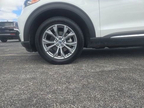 Used 2022 Ford Explorer XLT w/ Equipment Group 202A AWD/4WD image 5