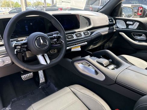 New 2026 Mercedes-Benz GLS 580 4MATIC image 17