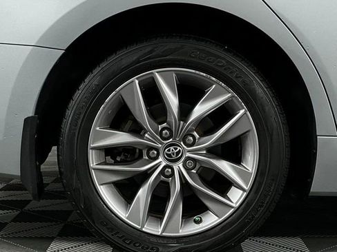 Used 2019 Toyota Avalon XLE w/ Moonroof Package FWD image 9