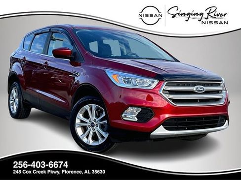 Used 2017 Ford Escape SE image 1