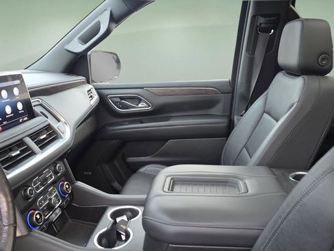 Used 2021 Chevrolet Tahoe Z71 w/ Z71 Signature Package image 12