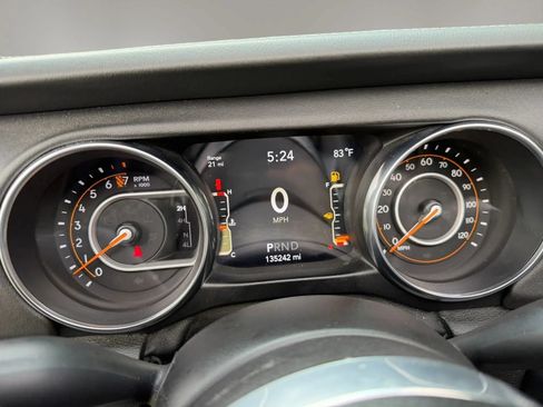 Used 2019 Jeep Wrangler Unlimited Sahara AWD/4WD image 13